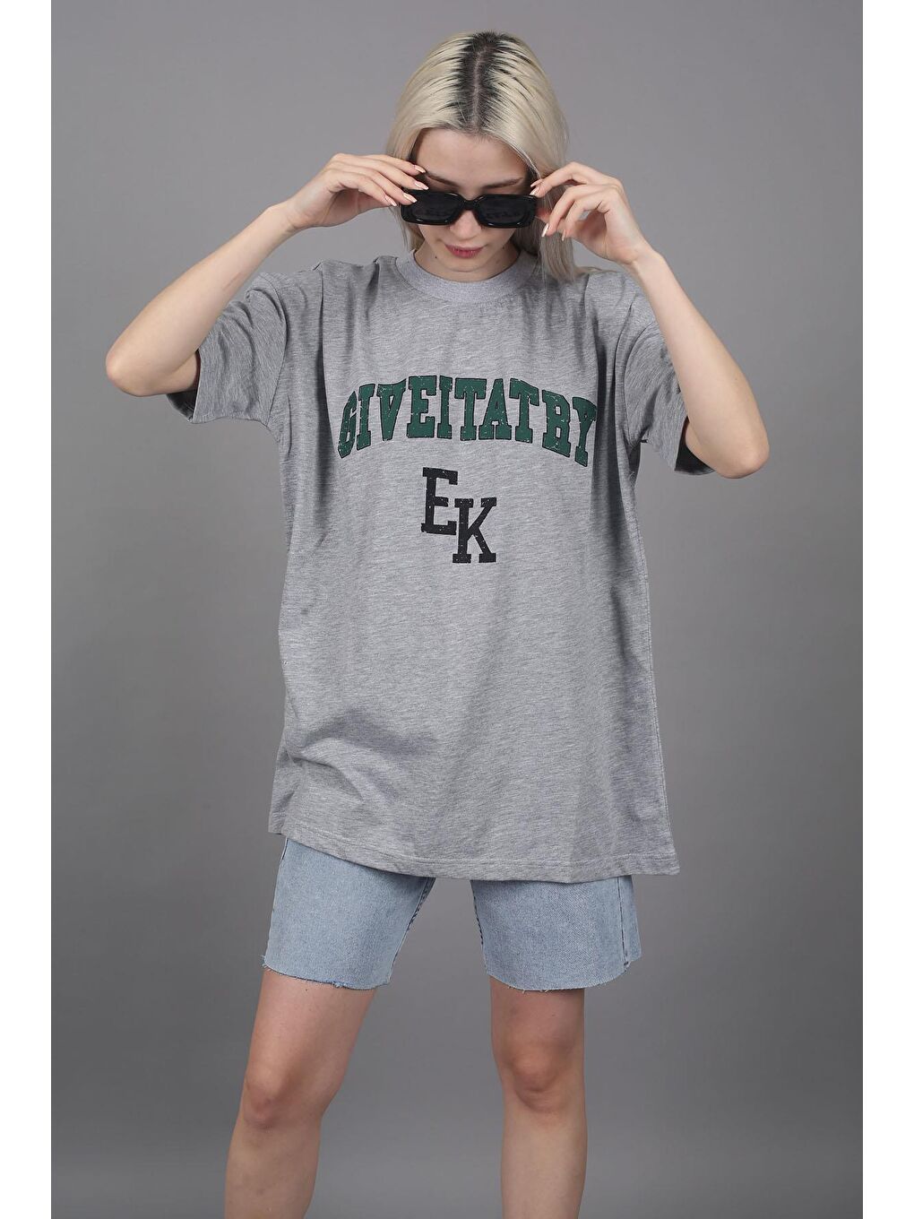 Kadın Gri Baskılı Oversize Tişört Mg1318-2