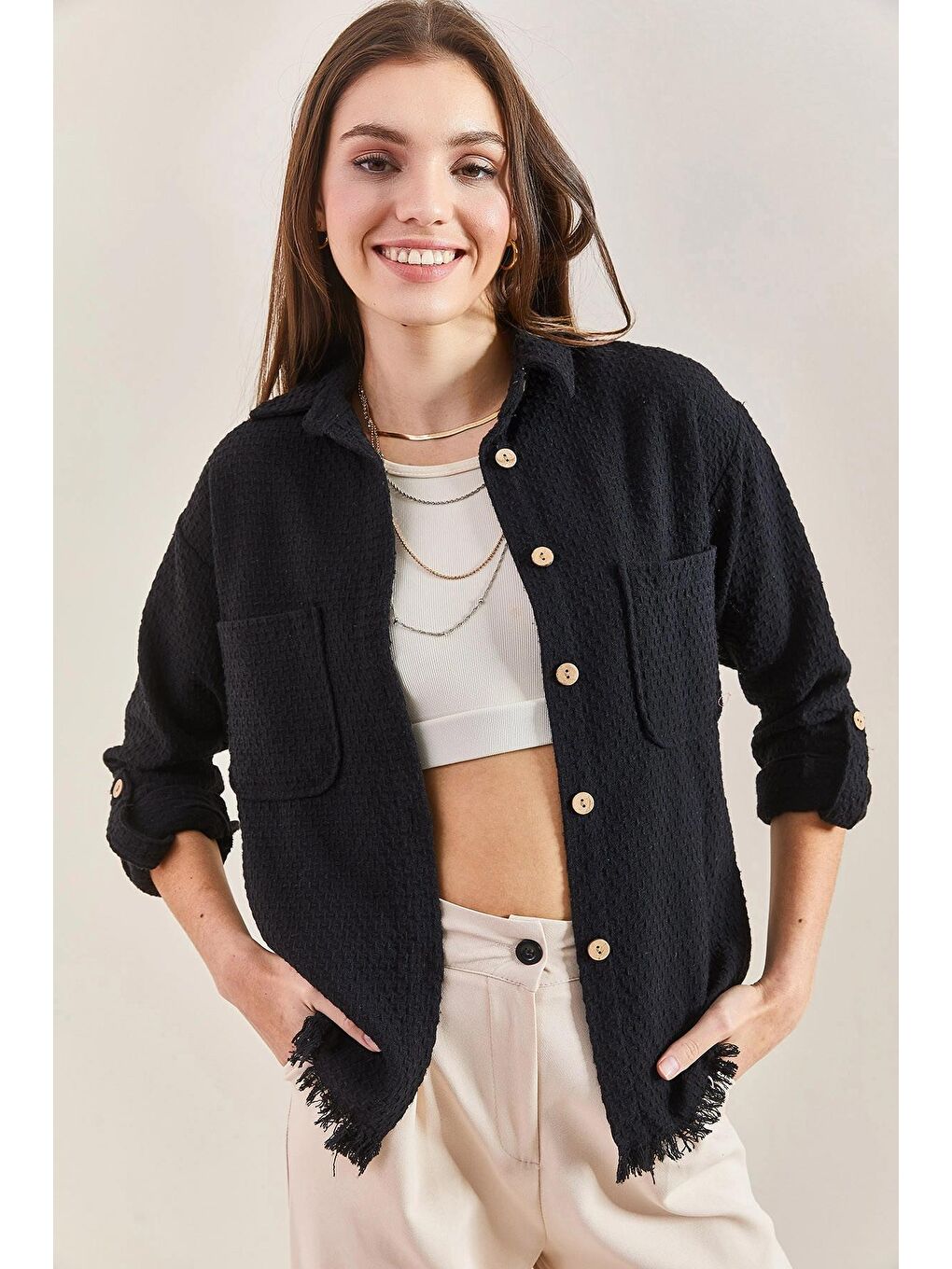 Siyah Kadın Ucu Püsküllü Kol Katlamalı Gömlek