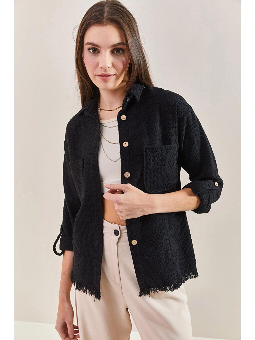 Siyah Kadın Ucu Püsküllü Kol Katlamalı Gömlek-3