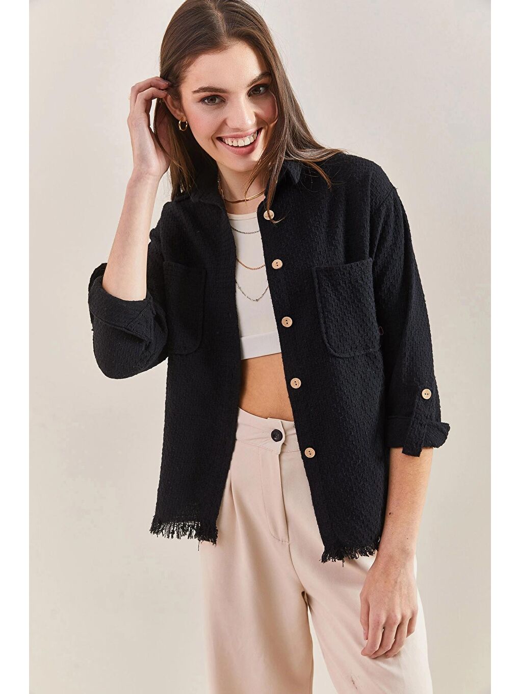 Siyah Kadın Ucu Püsküllü Kol Katlamalı Gömlek-4