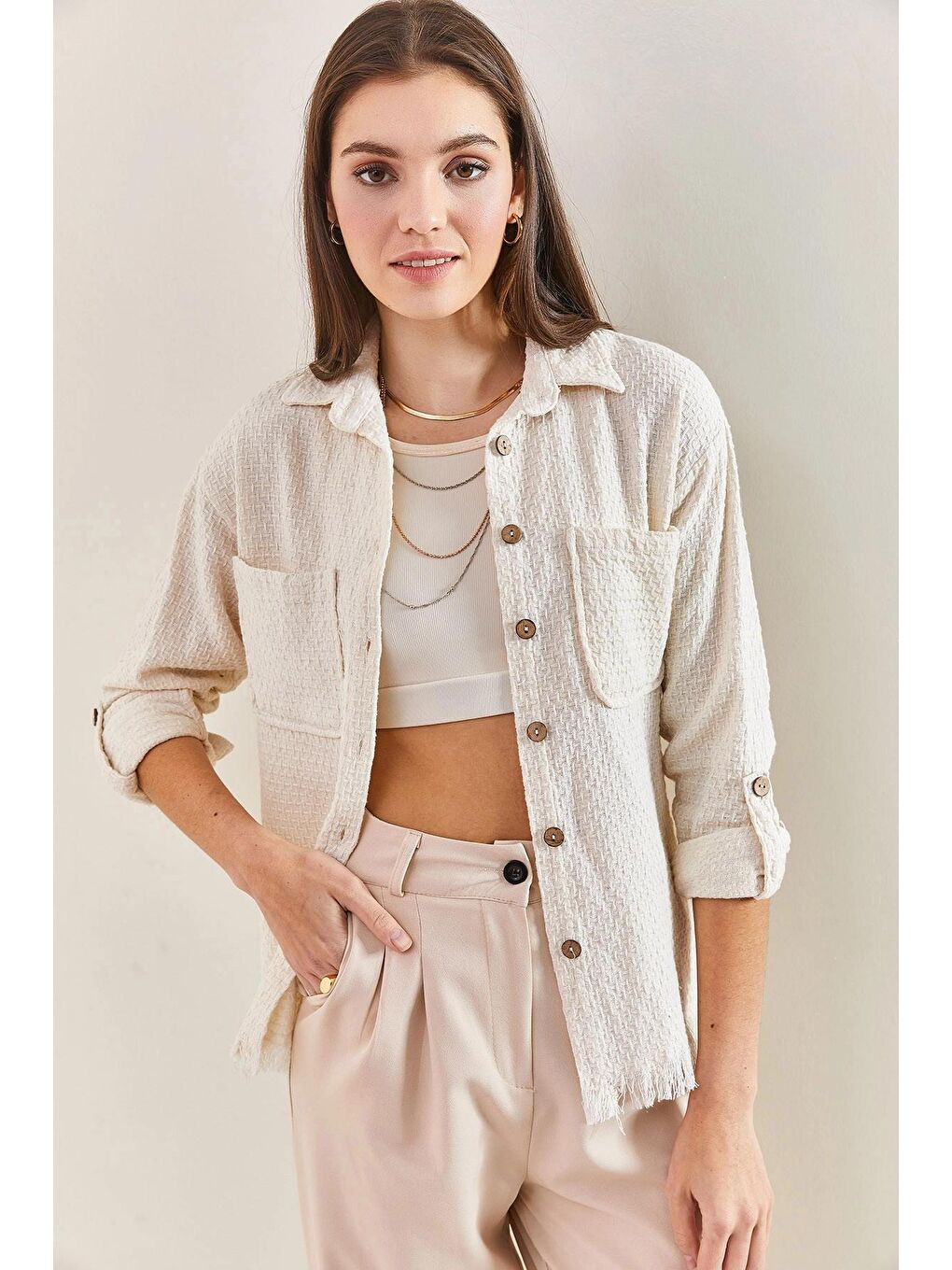 Beyaz Kadın Ucu Püsküllü Kol Katlamalı Gömlek