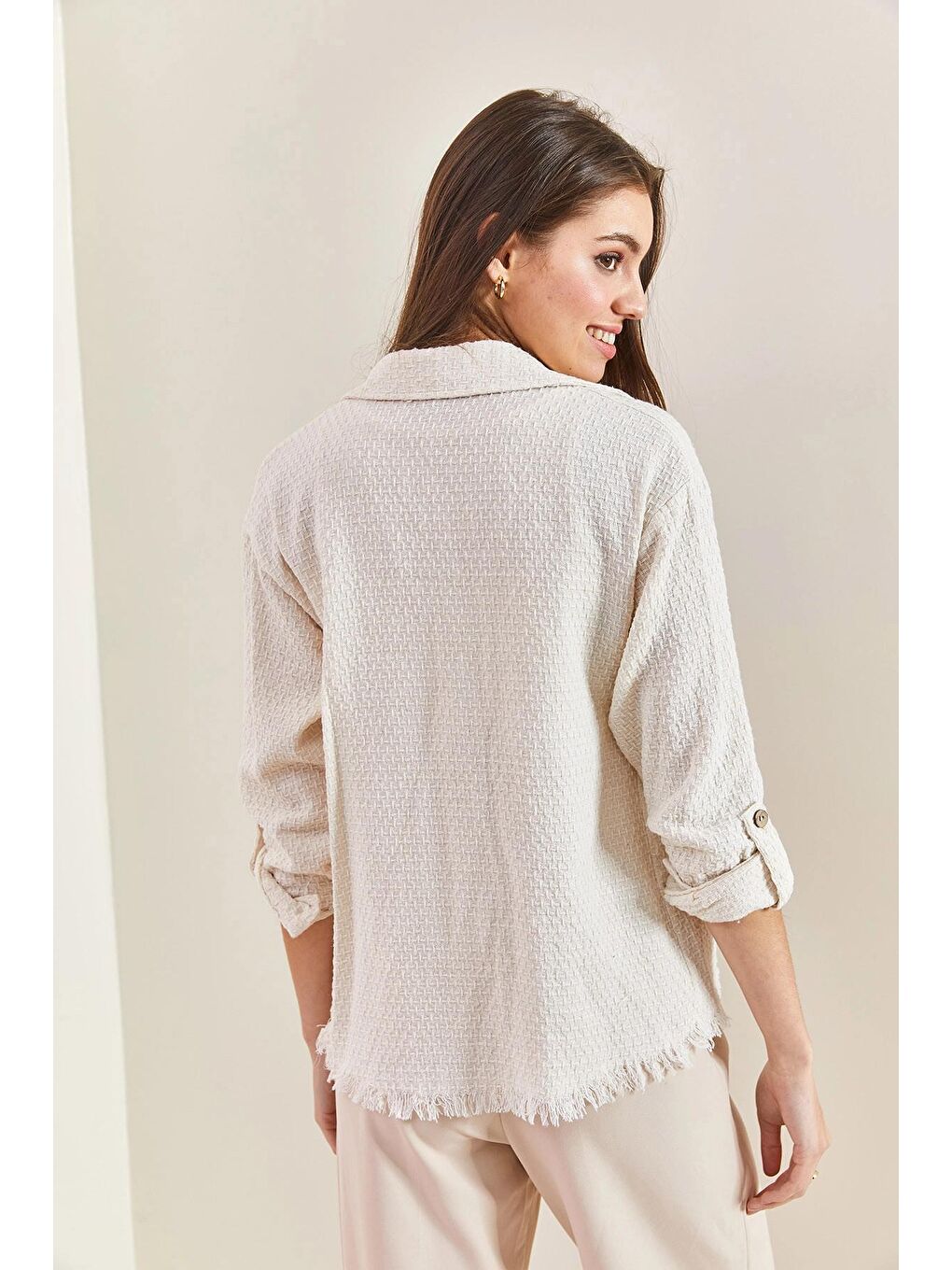 Beyaz Kadın Ucu Püsküllü Kol Katlamalı Gömlek-3