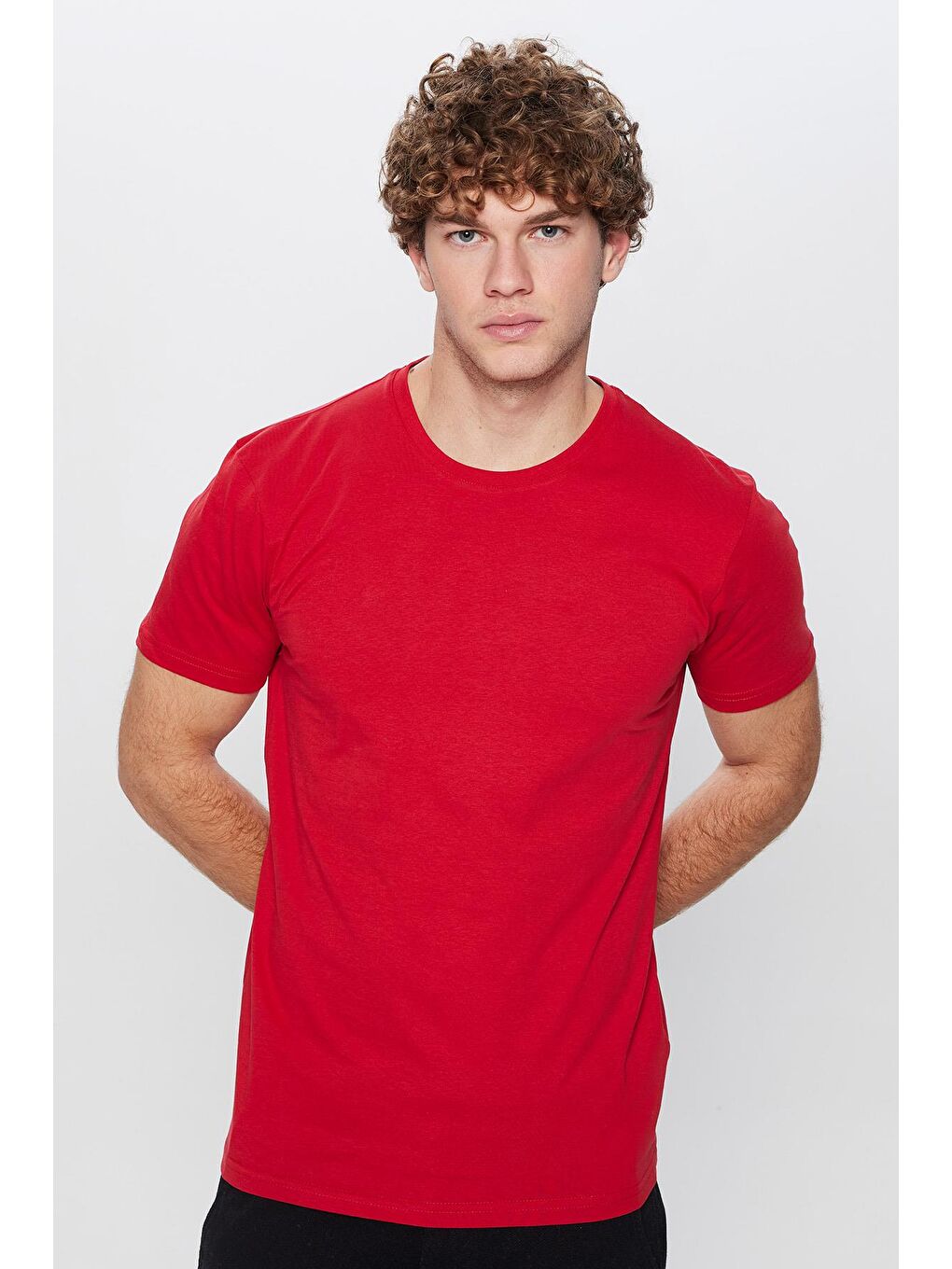 Unisex Slim Fit Dar Kesim %100 Pamuk Yumuşak Dokulu Kırmızı Bisiklet Yaka Tişört