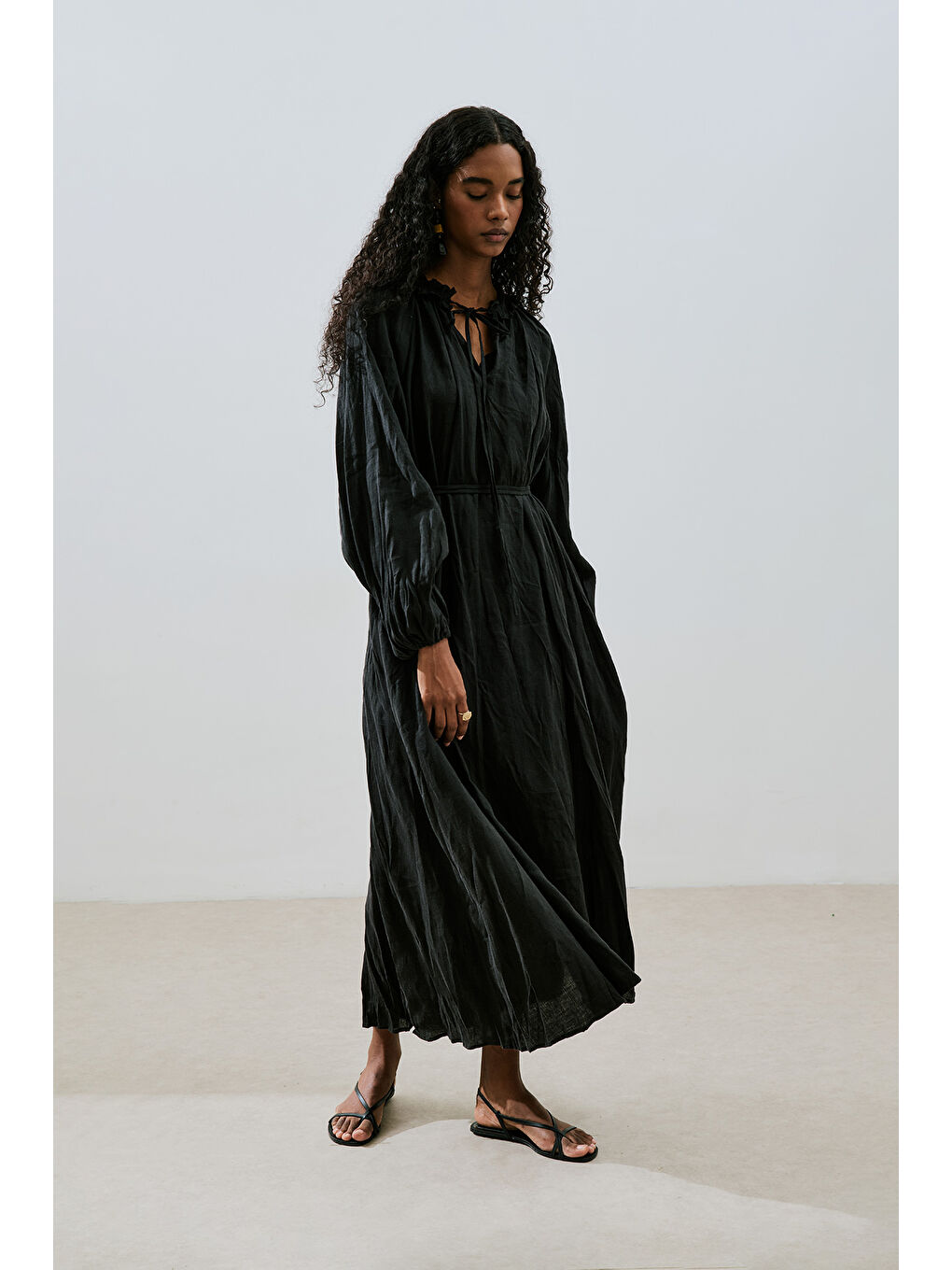 Yakası Büzgülü Keten Geniş Elbise Siyah-2