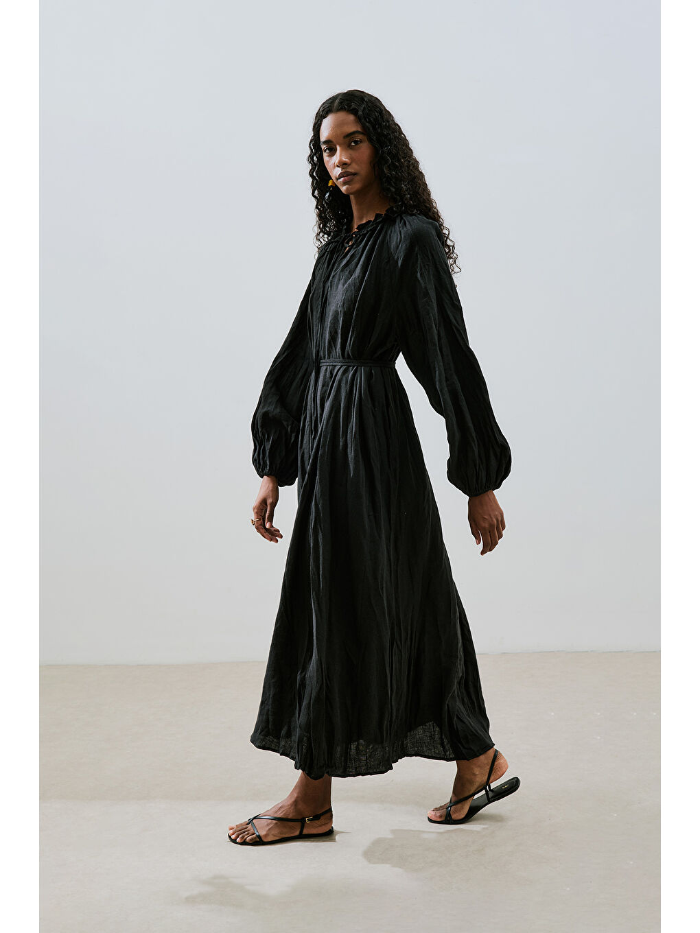 Yakası Büzgülü Keten Geniş Elbise Siyah-3