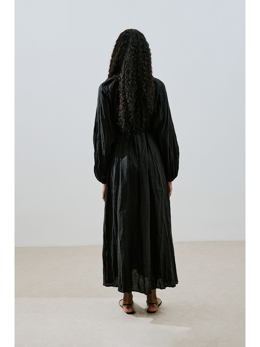 Yakası Büzgülü Keten Geniş Elbise Siyah-5