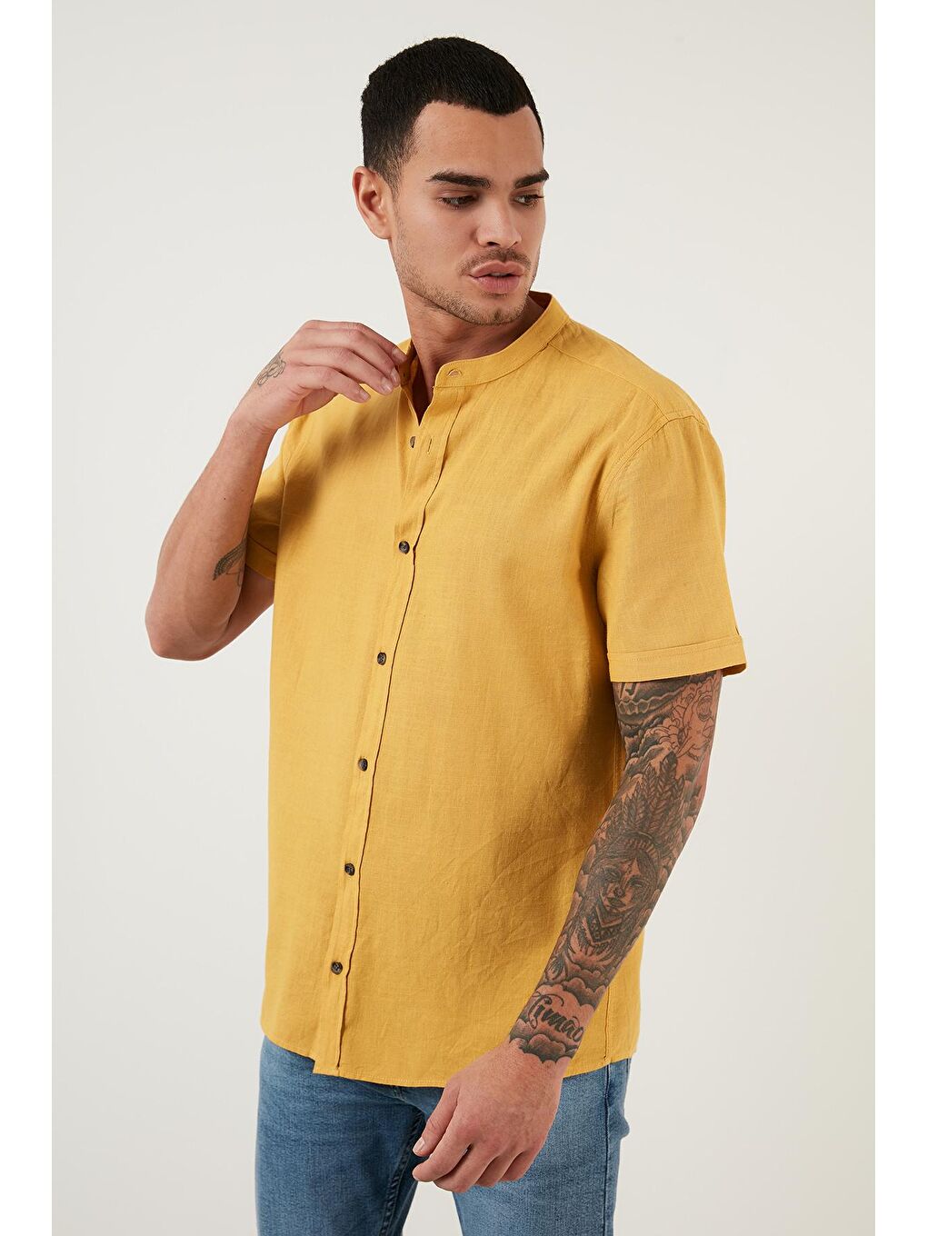 Sarı Keten Görünümlü Hakim Yaka Kısa Kol %100 Pamuk Gömlek CF21S113899-2