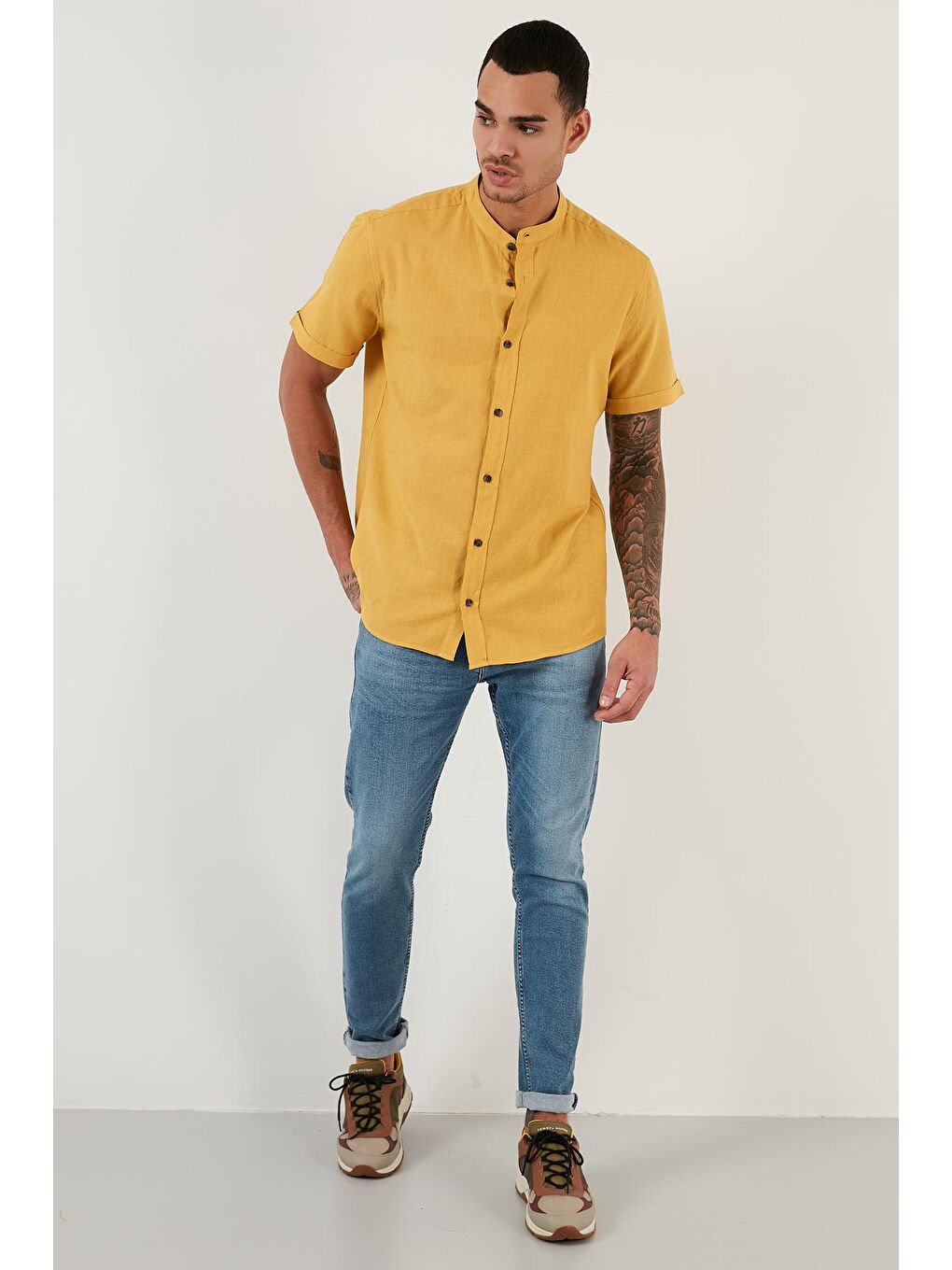 Sarı Keten Görünümlü Hakim Yaka Kısa Kol %100 Pamuk Gömlek CF21S113899-4