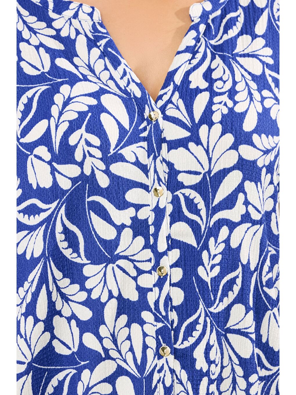 Mavi Büyük Beden Polo Yaka Kısa Kollu Düğmeli Çiçek Desenli Bluz 616290-4