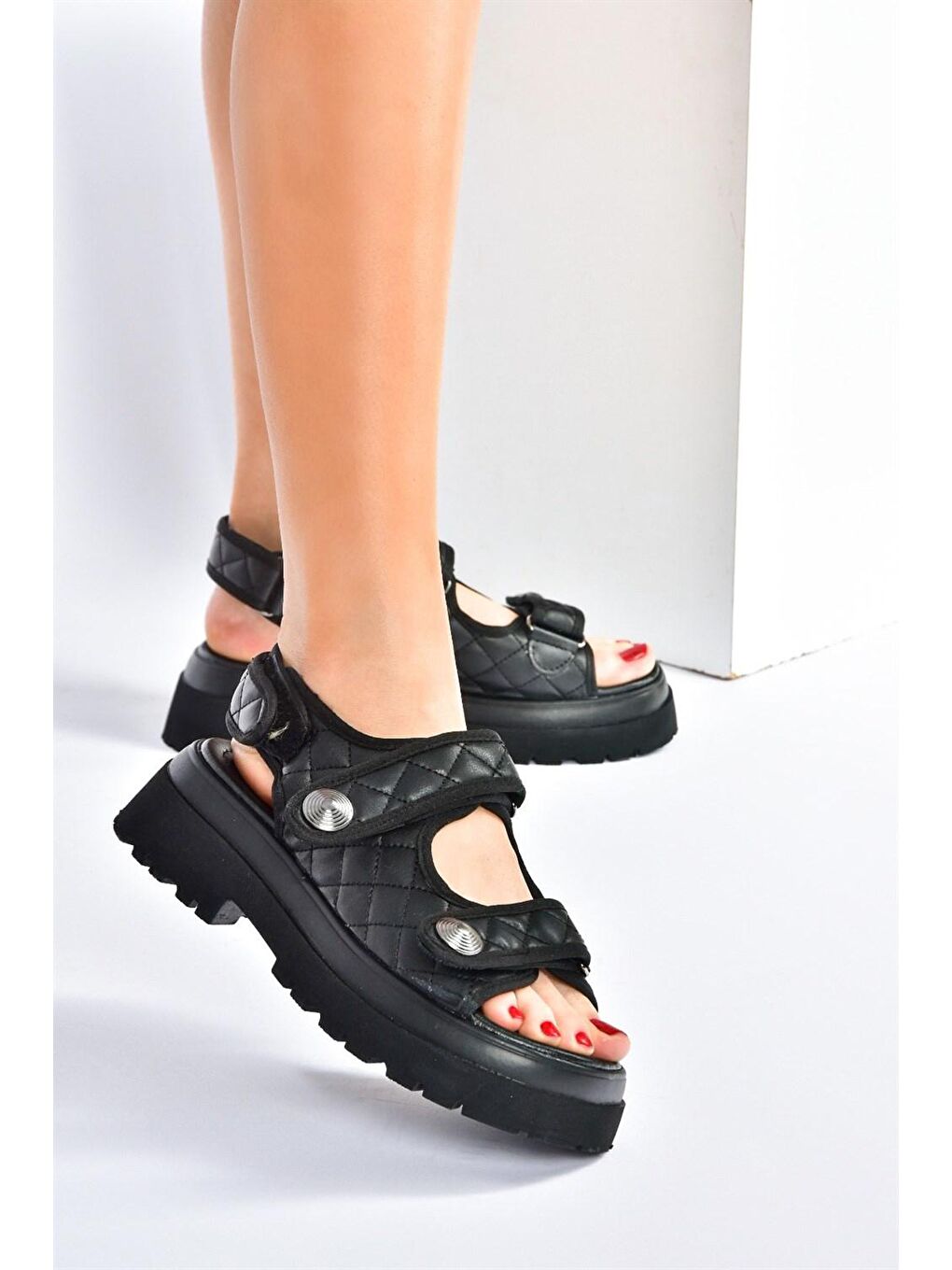 Siyah Yüksek Tabanlı Kadın Sandalet M267222009-2