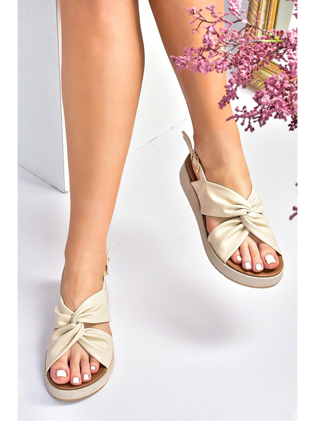 Bej Günlük Kadın Sandalet M524022309