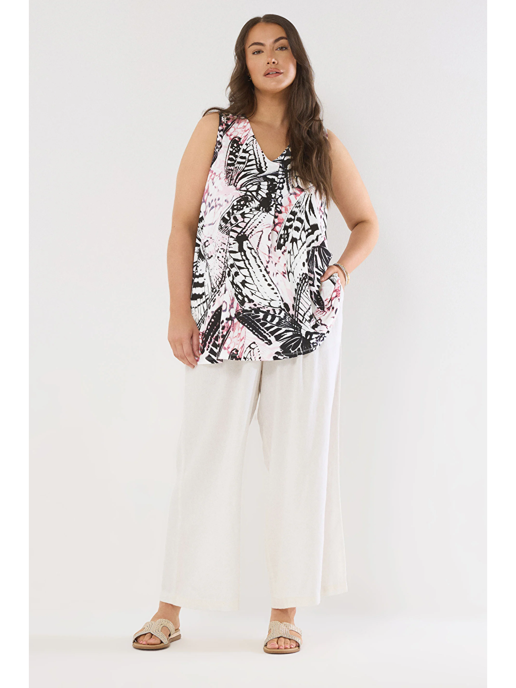 Karışık Büyük Beden V Yaka Sıfır Kol Desenli Asimetrik Kesim T-shirt 616291-1