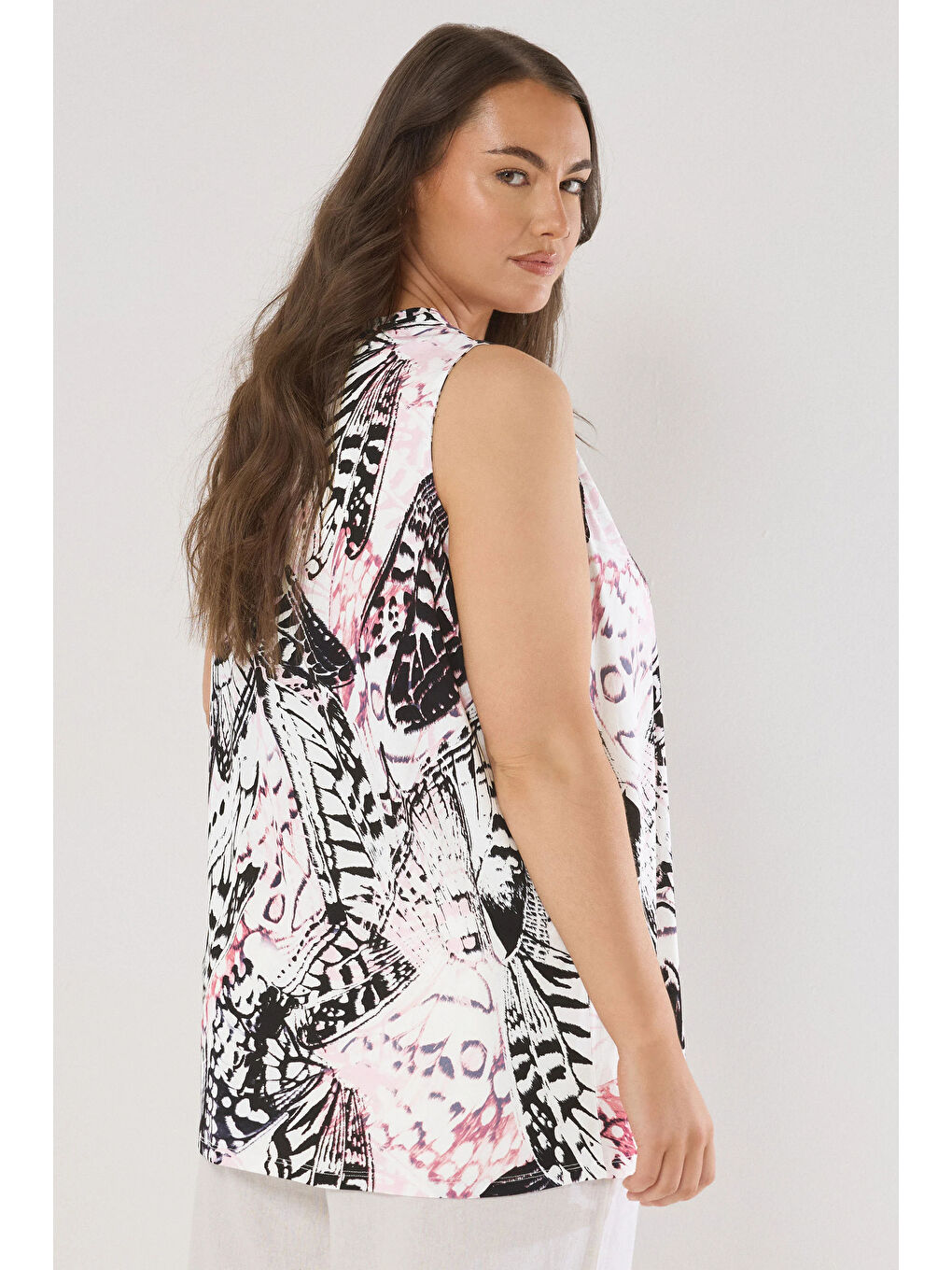 Karışık Büyük Beden V Yaka Sıfır Kol Desenli Asimetrik Kesim T-shirt 616291-2