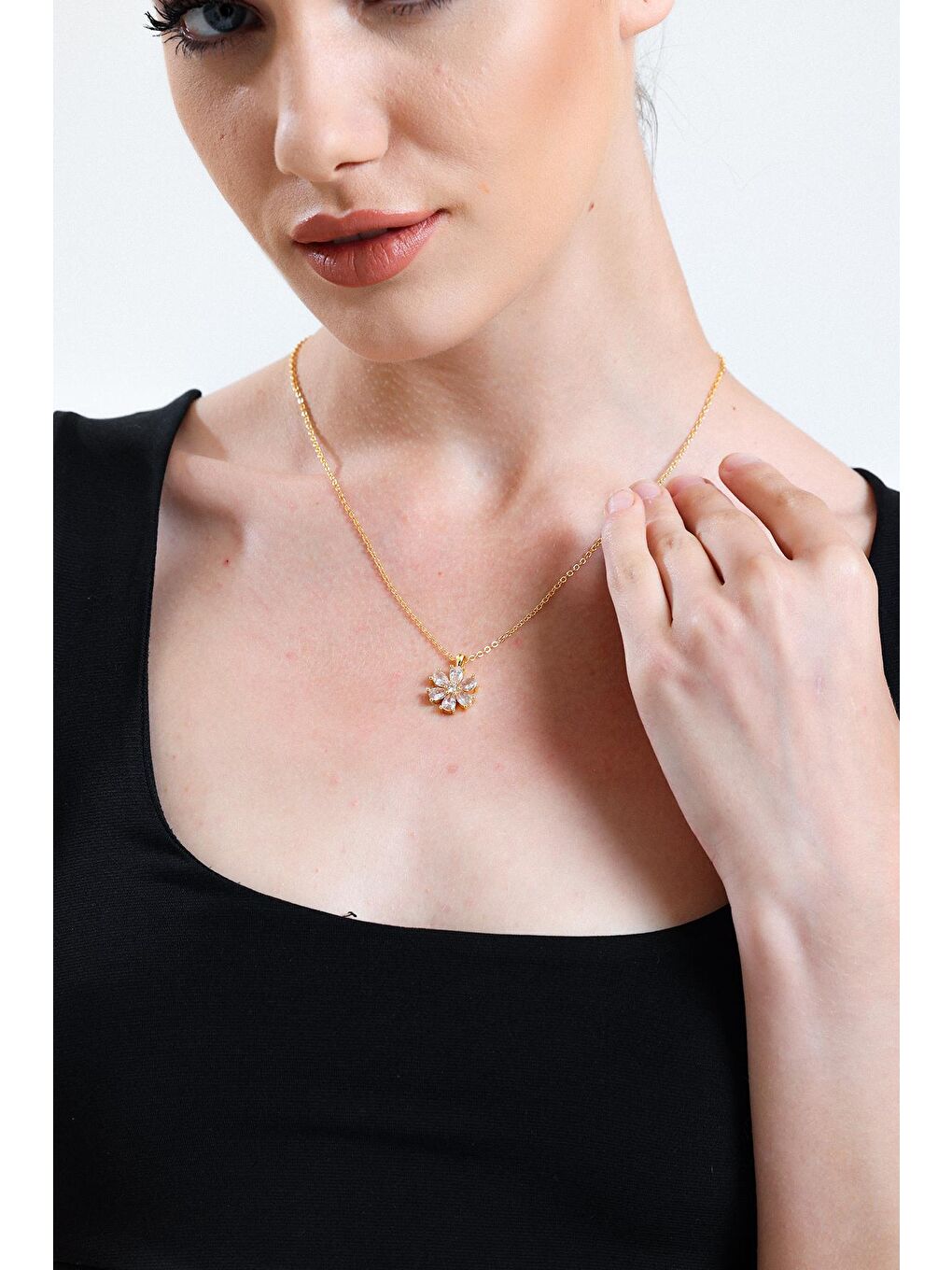 Sarı Altın Kaplam Beyaz Damla Taşlı Çiçek Kolye-1