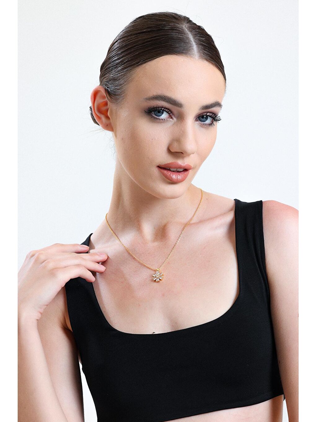 Sarı Altın Kaplam Beyaz Damla Taşlı Çiçek Kolye-2