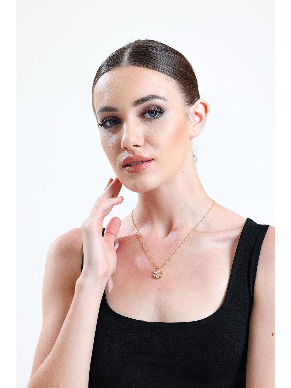 Sarı Altın Kaplam Beyaz Damla Taşlı Çiçek Kolye-4