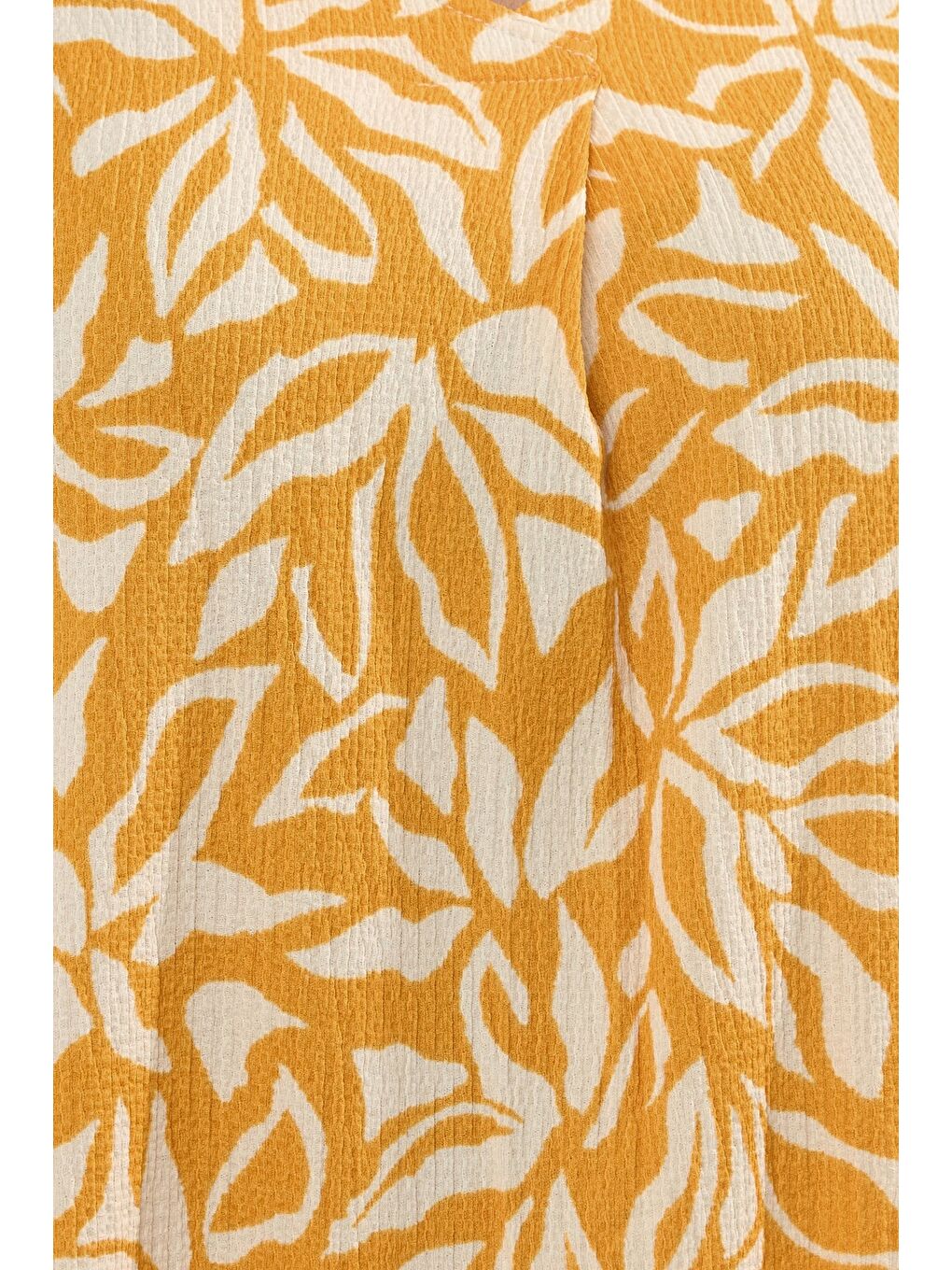 Turuncu Büyük Beden V Yaka Sıfır Kol Çiçek Desenli Asimetrik Kesim T-shirt 616295-4