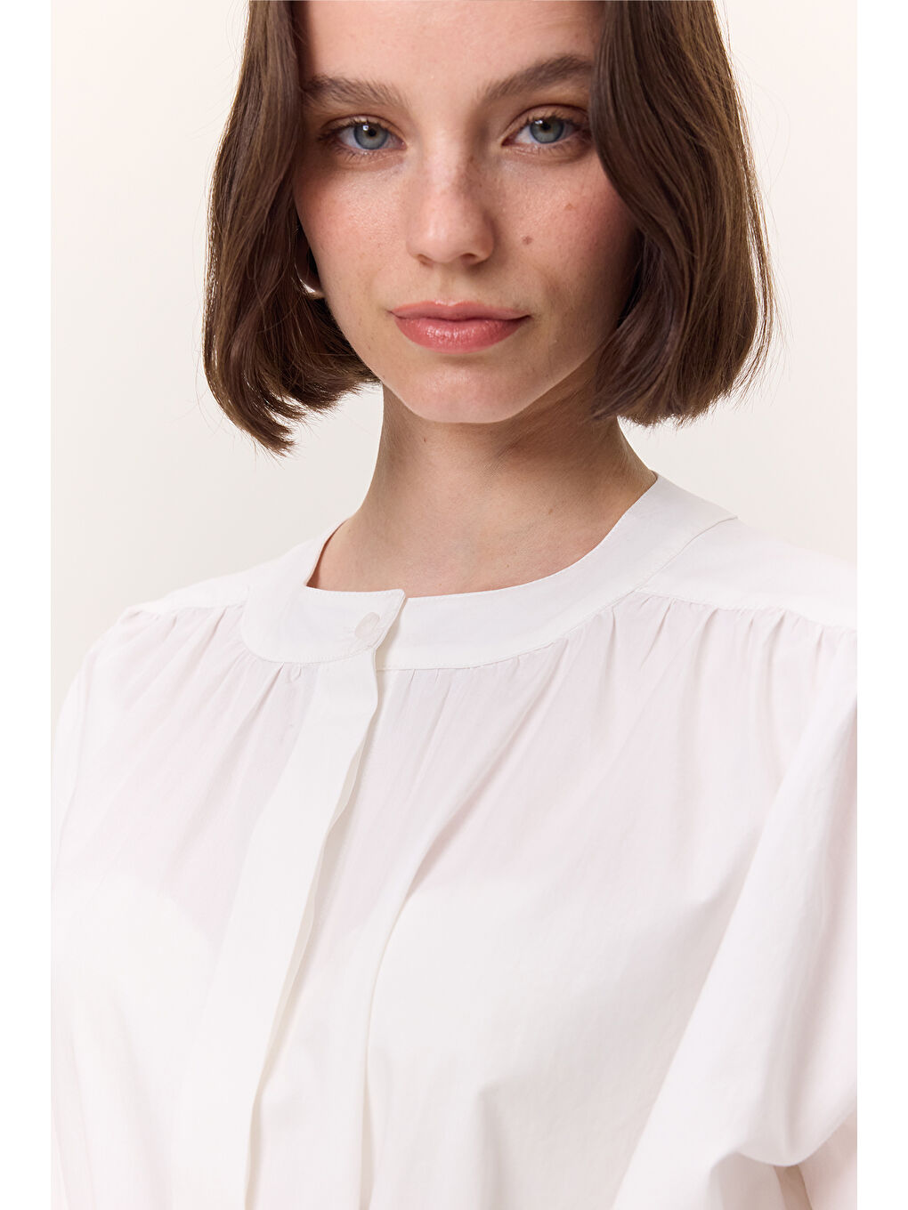 Büzgü Detaylı Geniş Gömlek Ekru-1