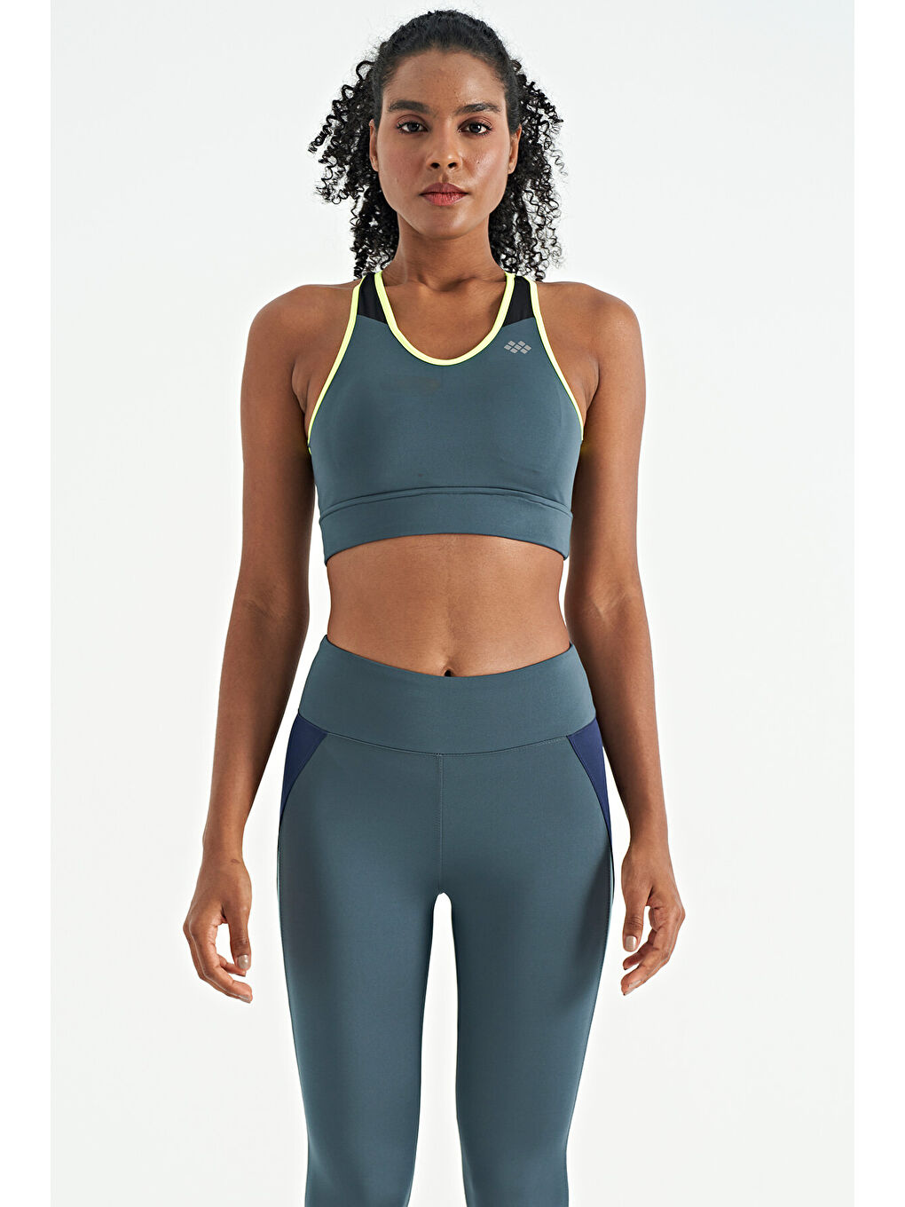 Orman Yeşili Renk Bloklu Sırt Baskı Detaylı Dar Kalıp Kadın Büstiyer - 97253