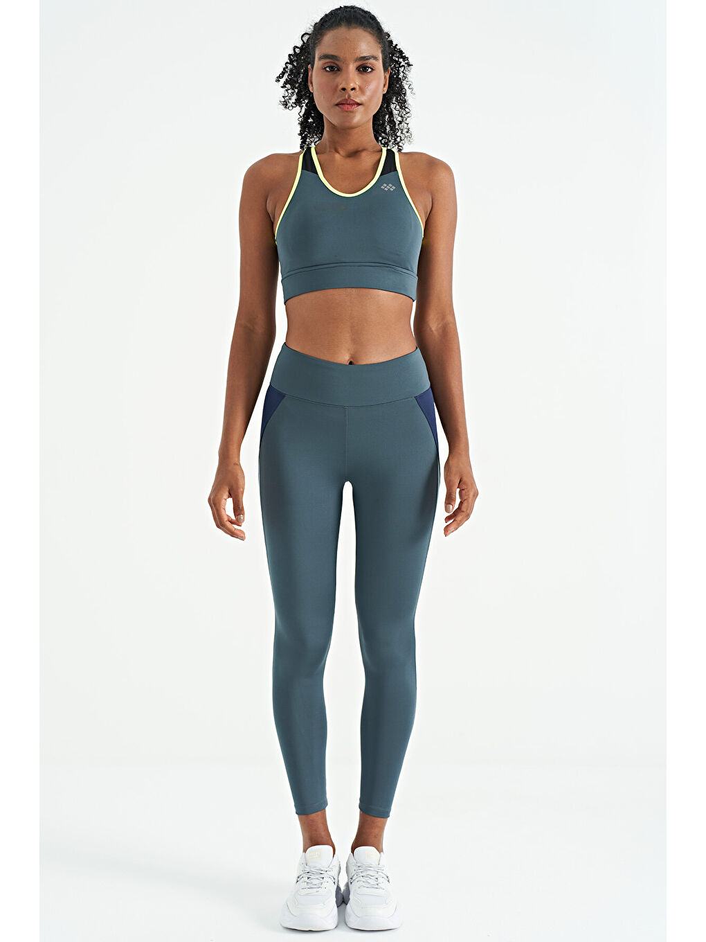 Orman Yeşili Renk Bloklu Sırt Baskı Detaylı Dar Kalıp Kadın Büstiyer - 97253-2