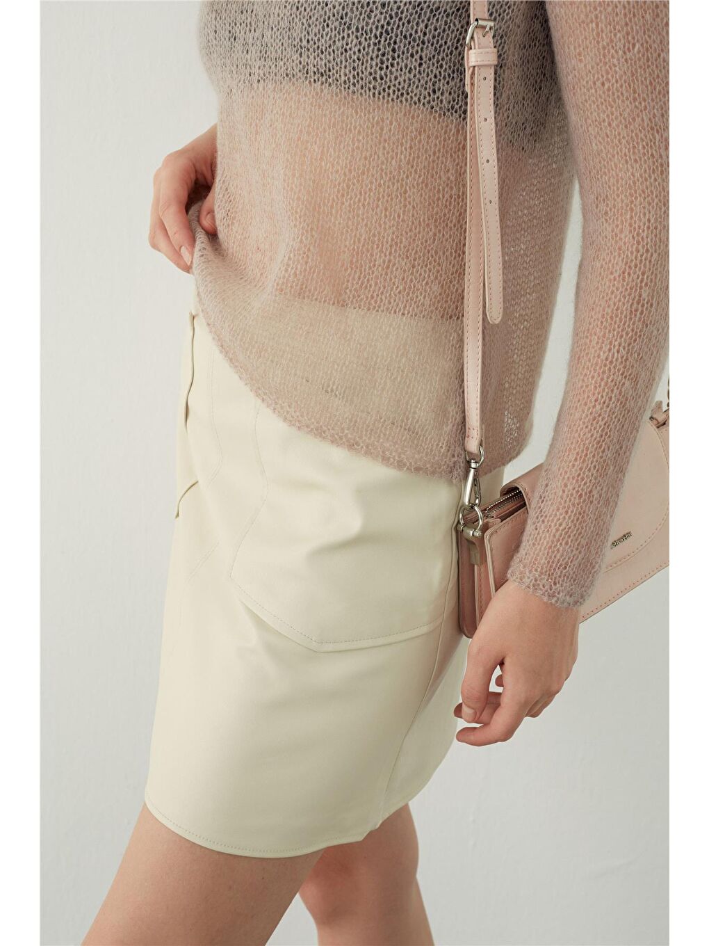 Ekru Cep Detaylı Deri Görünümlü Mini Etek-2