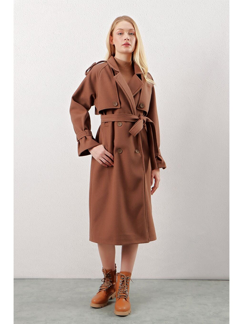 Kadın Kahverengi Çift Düğmeli Apoletli Cepli Uzun Kaşe Kaban-3