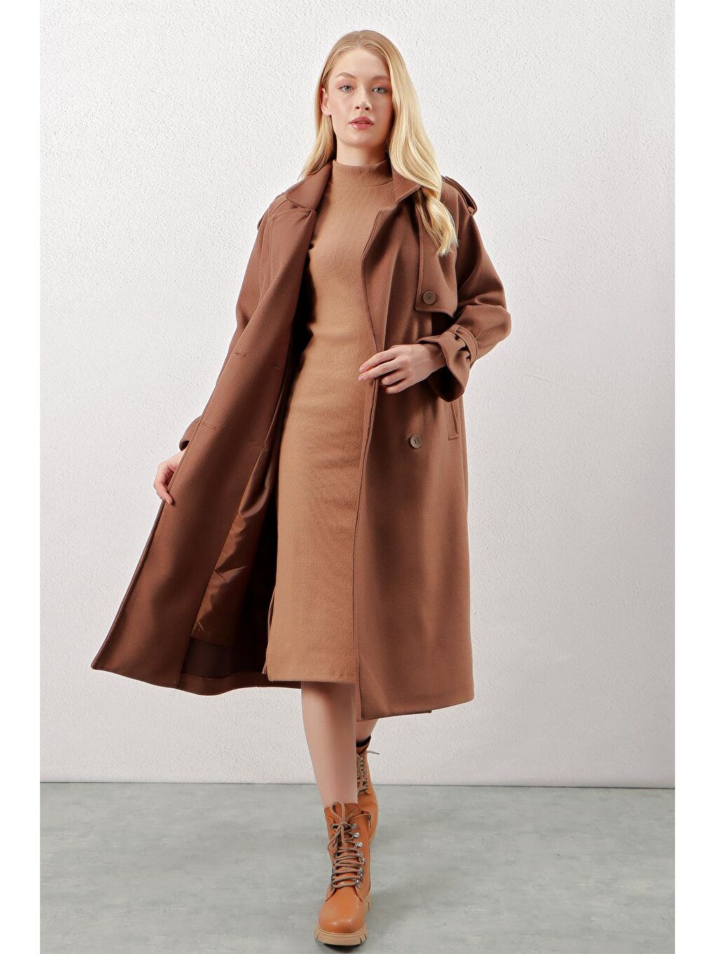 Kadın Kahverengi Çift Düğmeli Apoletli Cepli Uzun Kaşe Kaban-2