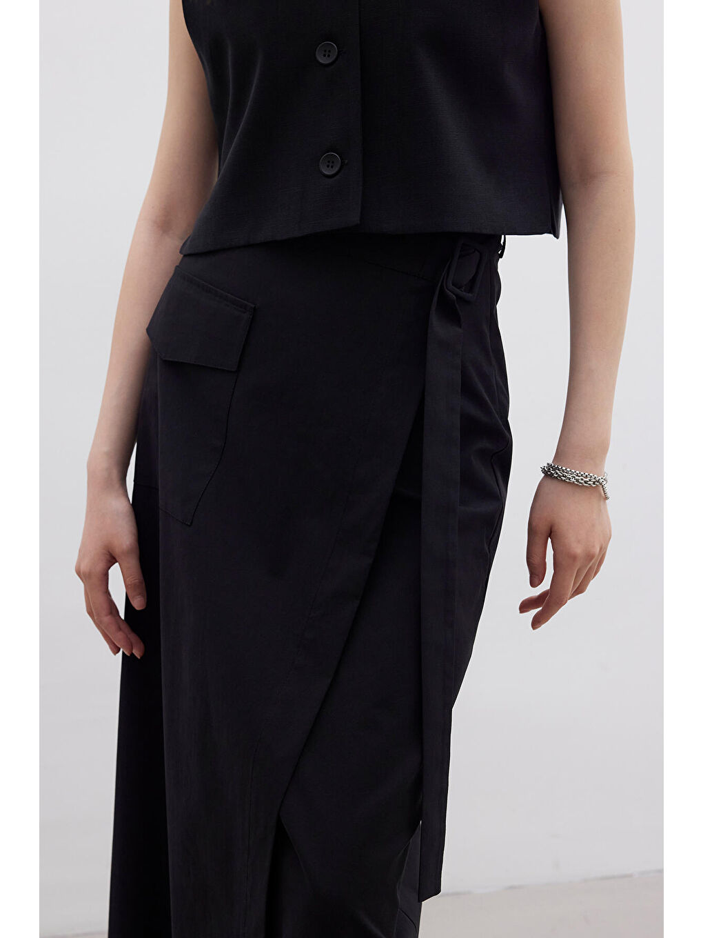 Kruvaze Cep Detaylı Etek Siyah-4