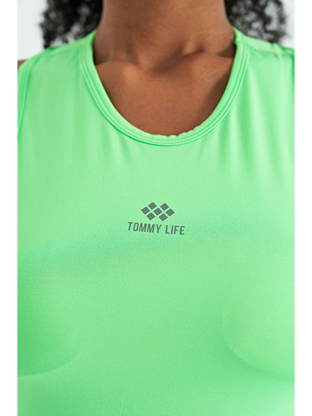 Neon Yeşil Yırtmaç Detaylı O Yaka Sıfır Kollu Standart Kalıp Kadın Spor Atlet - 97256-6