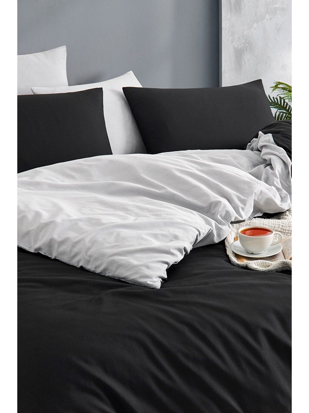 İpliği Boyalı Çift Taraflı Siyah Çarşafı Lastikli Çift Kişilik Nevresim Takımı