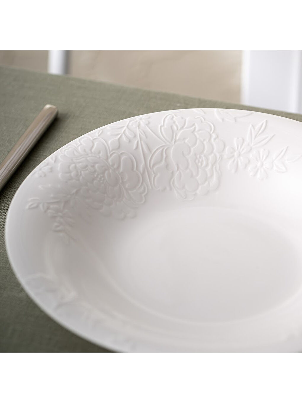 Beyaz Manolya Çukur Tabak 22 cm-3