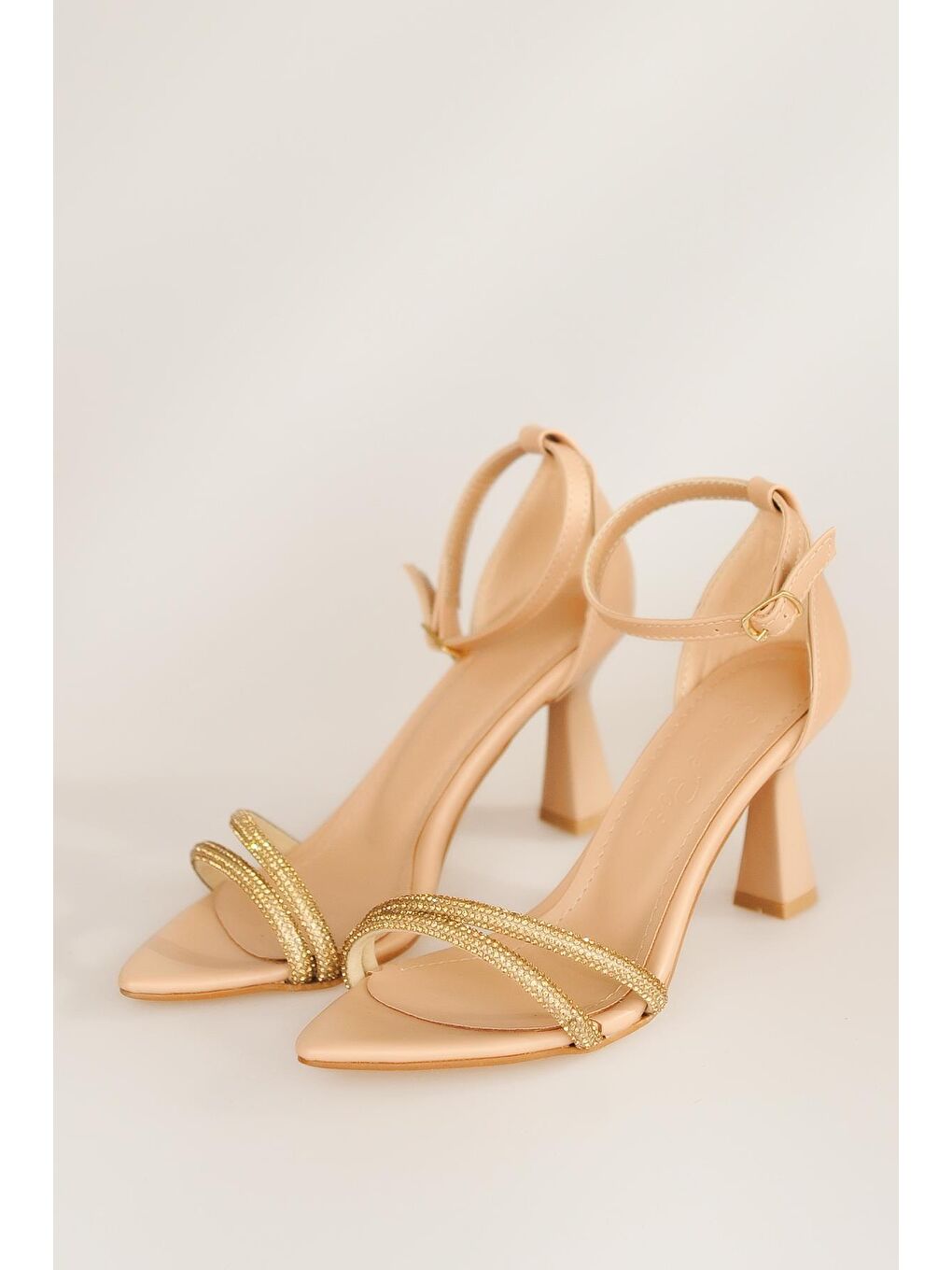 Bej Bilekte Taşlı Bant Kadeh Topuk Kadın Topuklu Ayakkabı 37-79-22-3