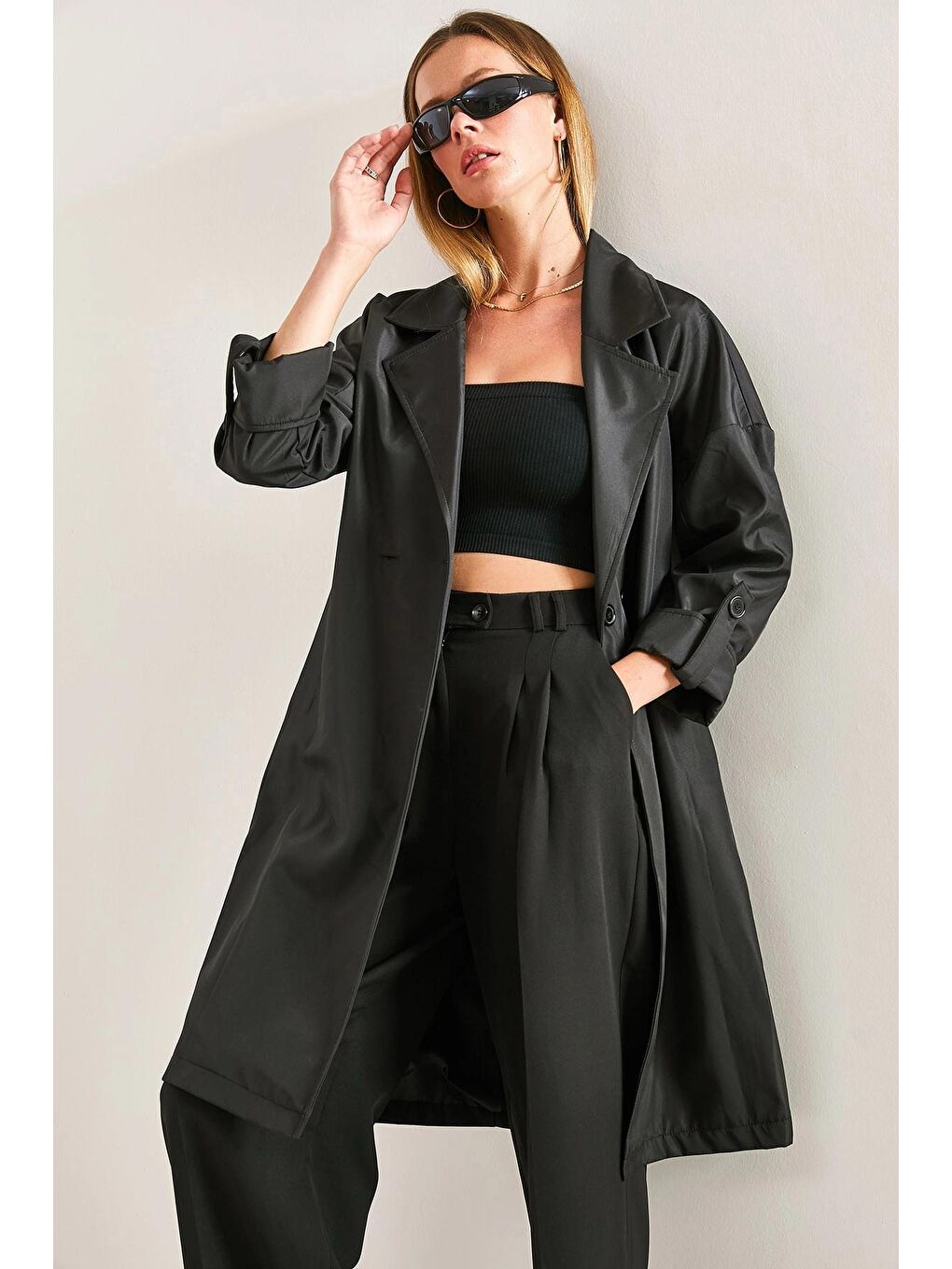 Siyah Kadın Kol Katlamalı Kuşaklı Trençkot