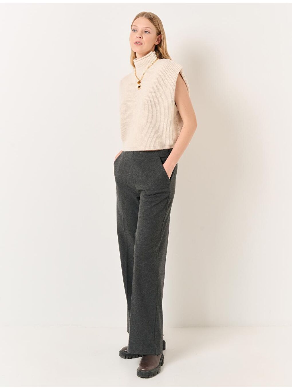 Antrasit Yüksek Bel Bol Paça Cepli Pantolon