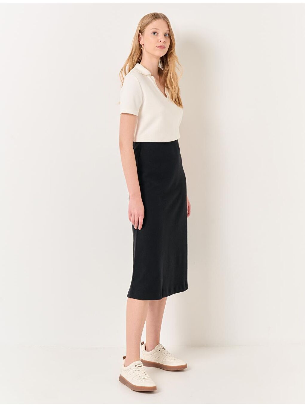 Siyah Yüksek Bel Yumuşak Dokulu Midi Etek-3