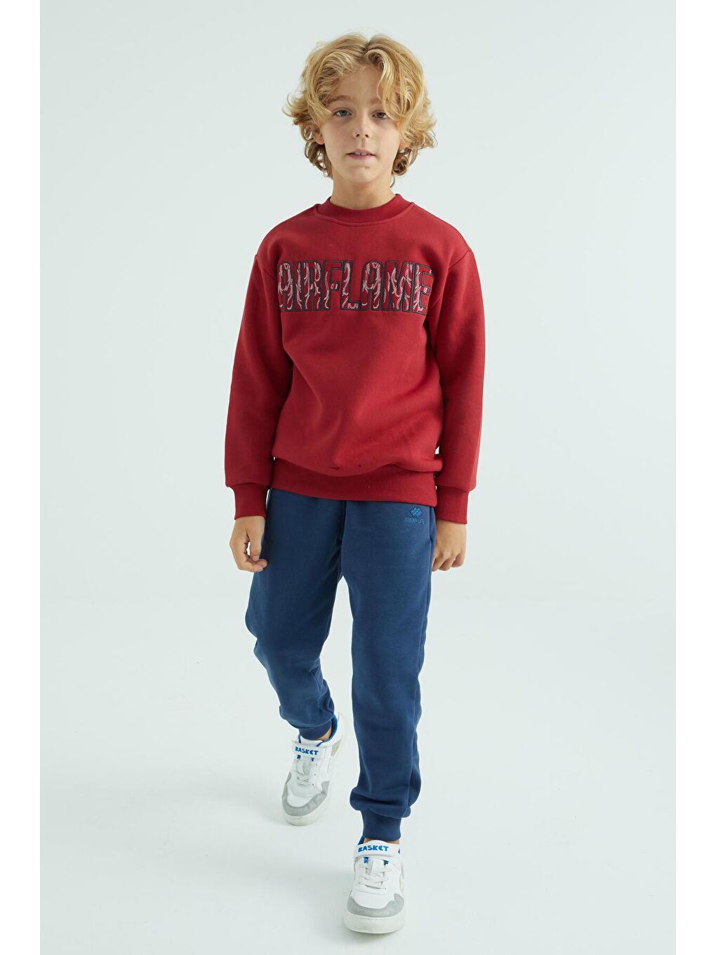 TOMMYLIFE Kırmızı Yazı Nakışlı Bisiklet Yaka Standart Kalıp Erkek Çocuk Sweatshirt - 10987 - 1