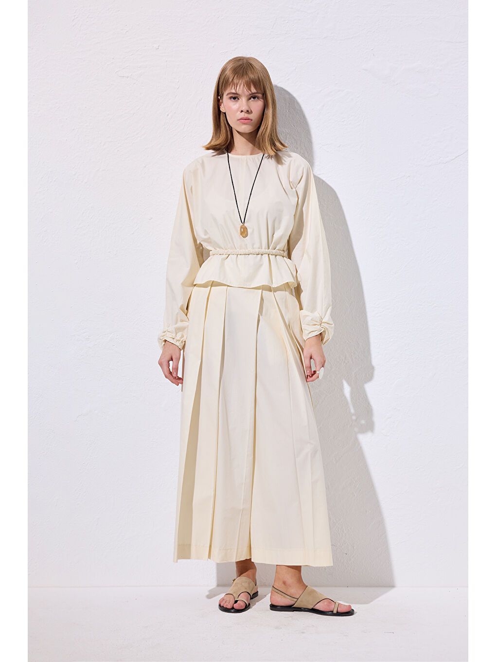 Bej Bağlama Detaylı Kısa Bluz Vanilya-1