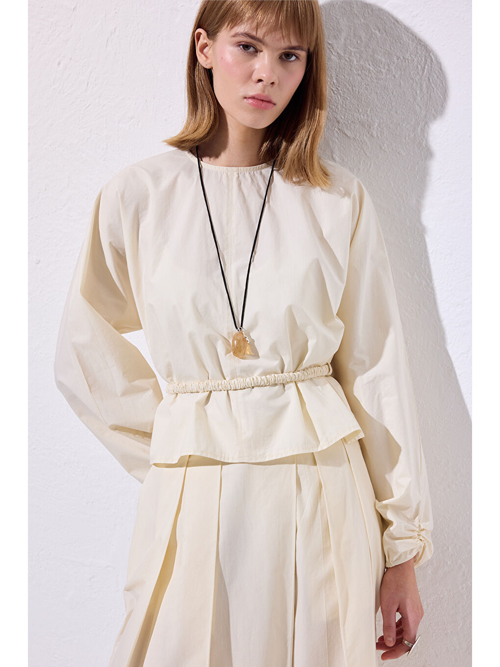 Bej Bağlama Detaylı Kısa Bluz Vanilya-2