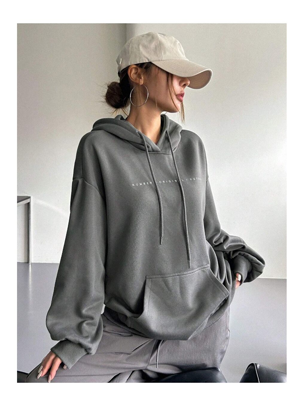 Trendseninle Gri Kadın Füme Number Baskılı Kapüşonlu Sweatshirt