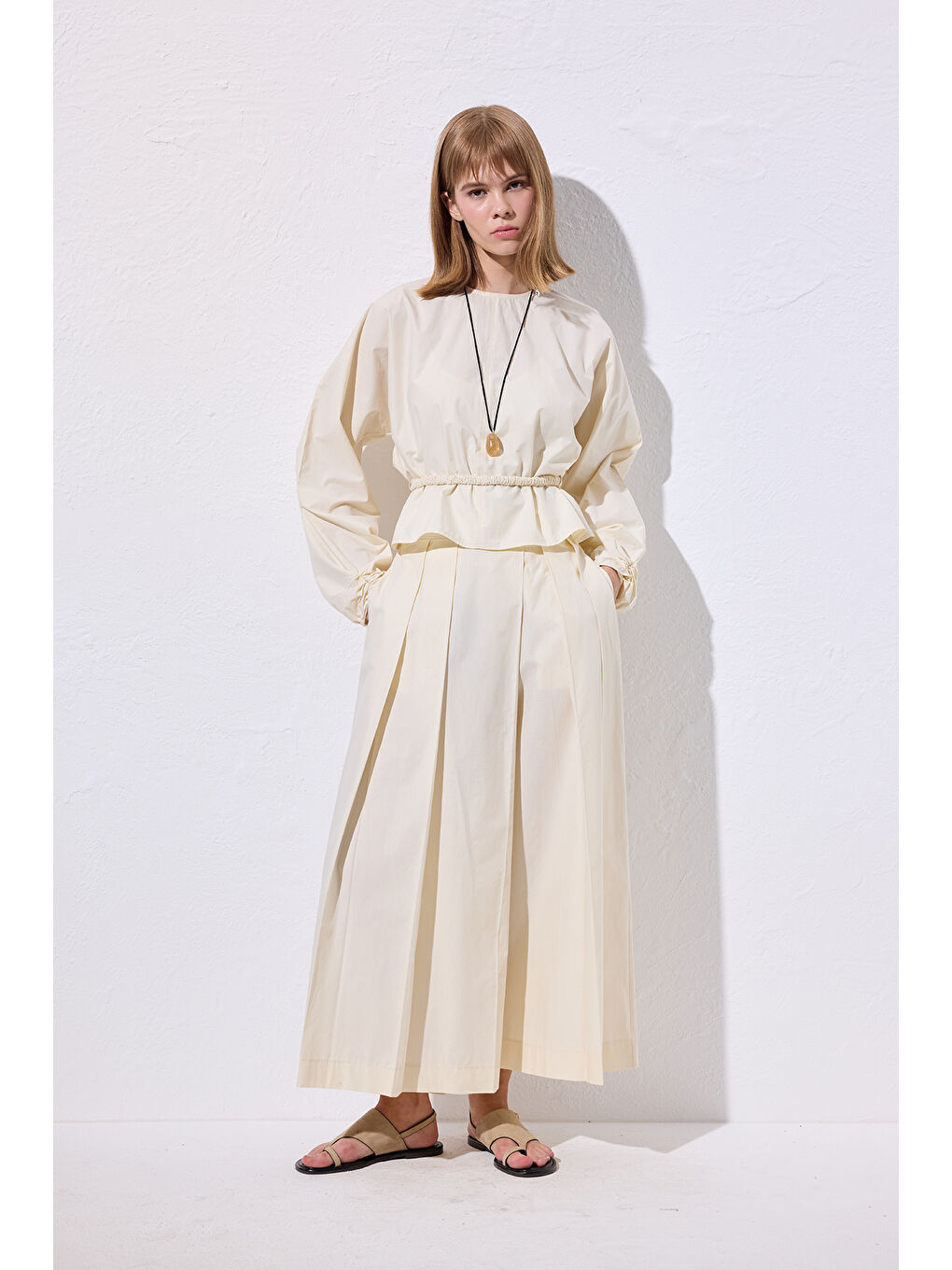 Bej Bağlama Detaylı Kısa Bluz Vanilya-4