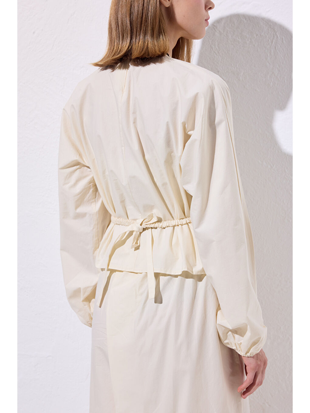 Bej Bağlama Detaylı Kısa Bluz Vanilya-6