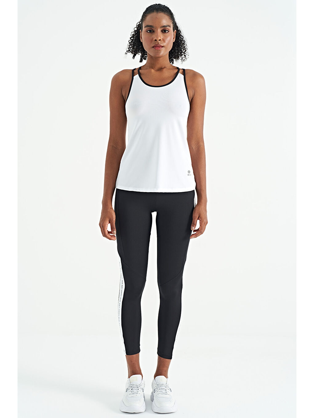 Beyaz Çift Askılı Sırt Detaylı Standart Kalıp Kadın Spor Atlet - 97258-4