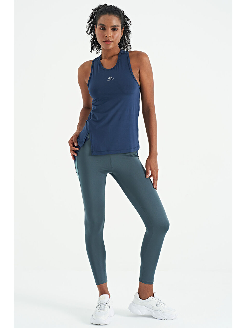 İndigo Yırtmaç Detaylı O Yaka Sıfır Kollu Standart Kalıp Kadın Spor Atlet - 97256-8