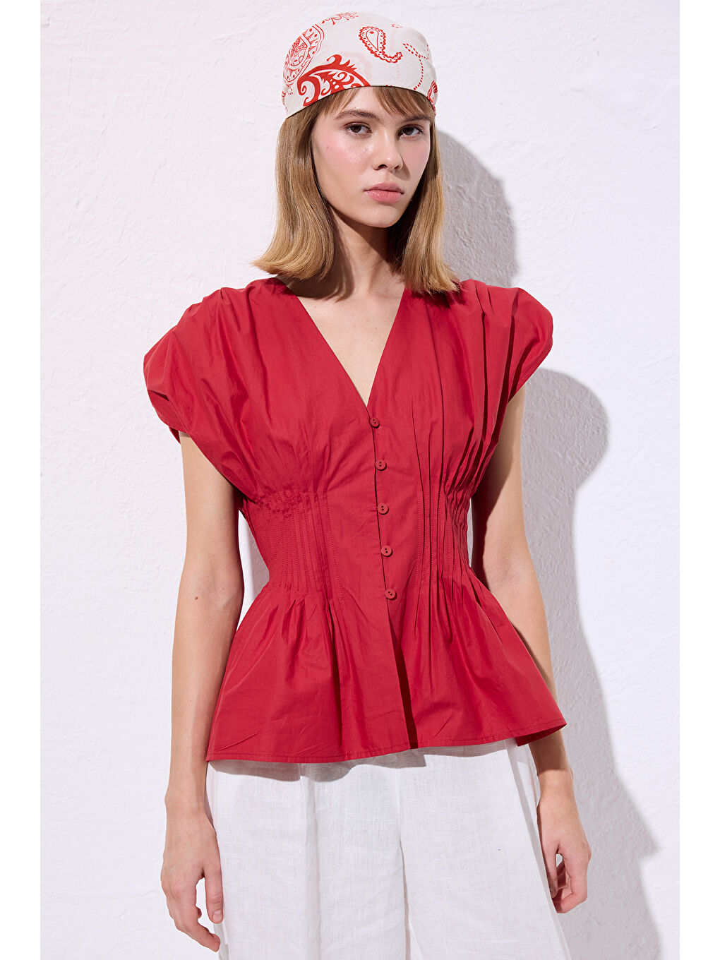 Beli Pile Detaylı Kolsuz Bluz Kırmızı-1