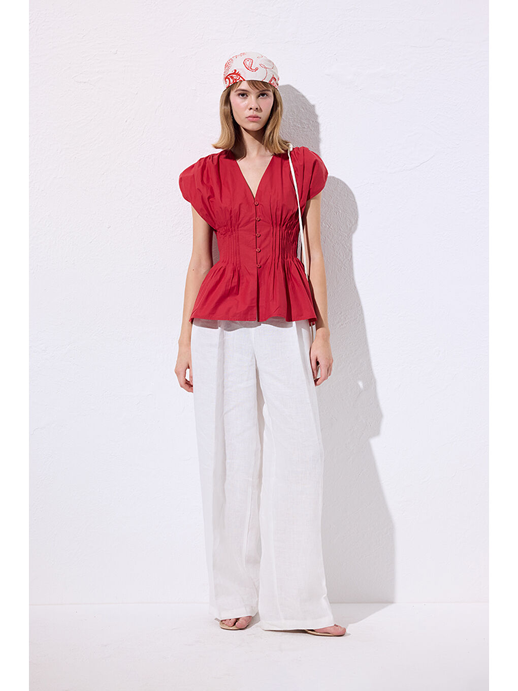 Beli Pile Detaylı Kolsuz Bluz Kırmızı-2