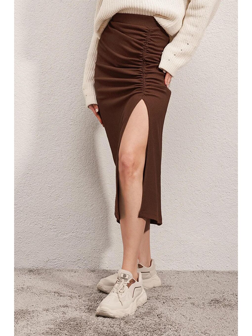 Kadın Kahverengi Yırtmaçlı Uzun Etek HZL22S-BD118801-3