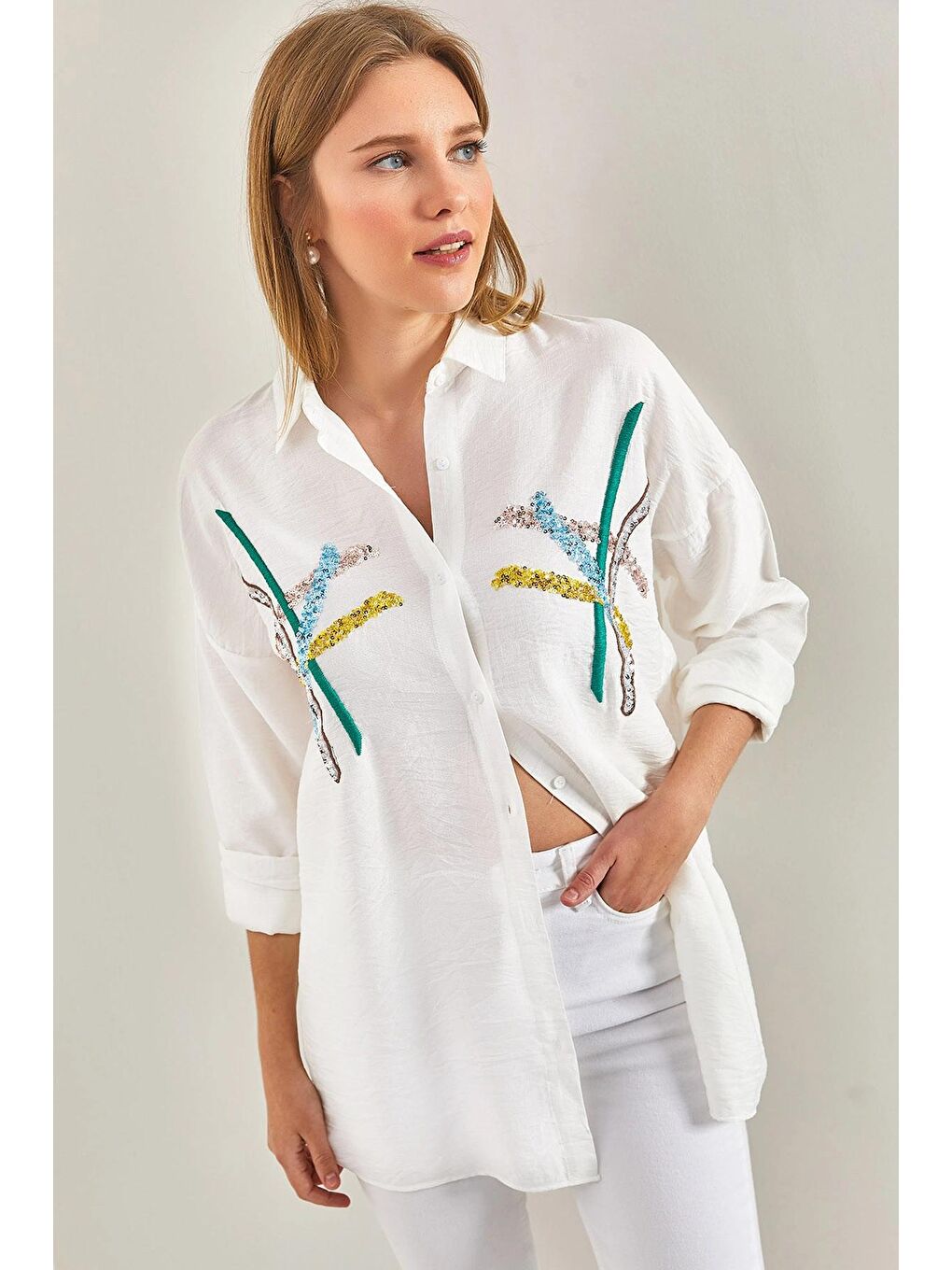 Beyaz Kadın Pul Palet İşlemeli Keten Ayrobin Gömlek