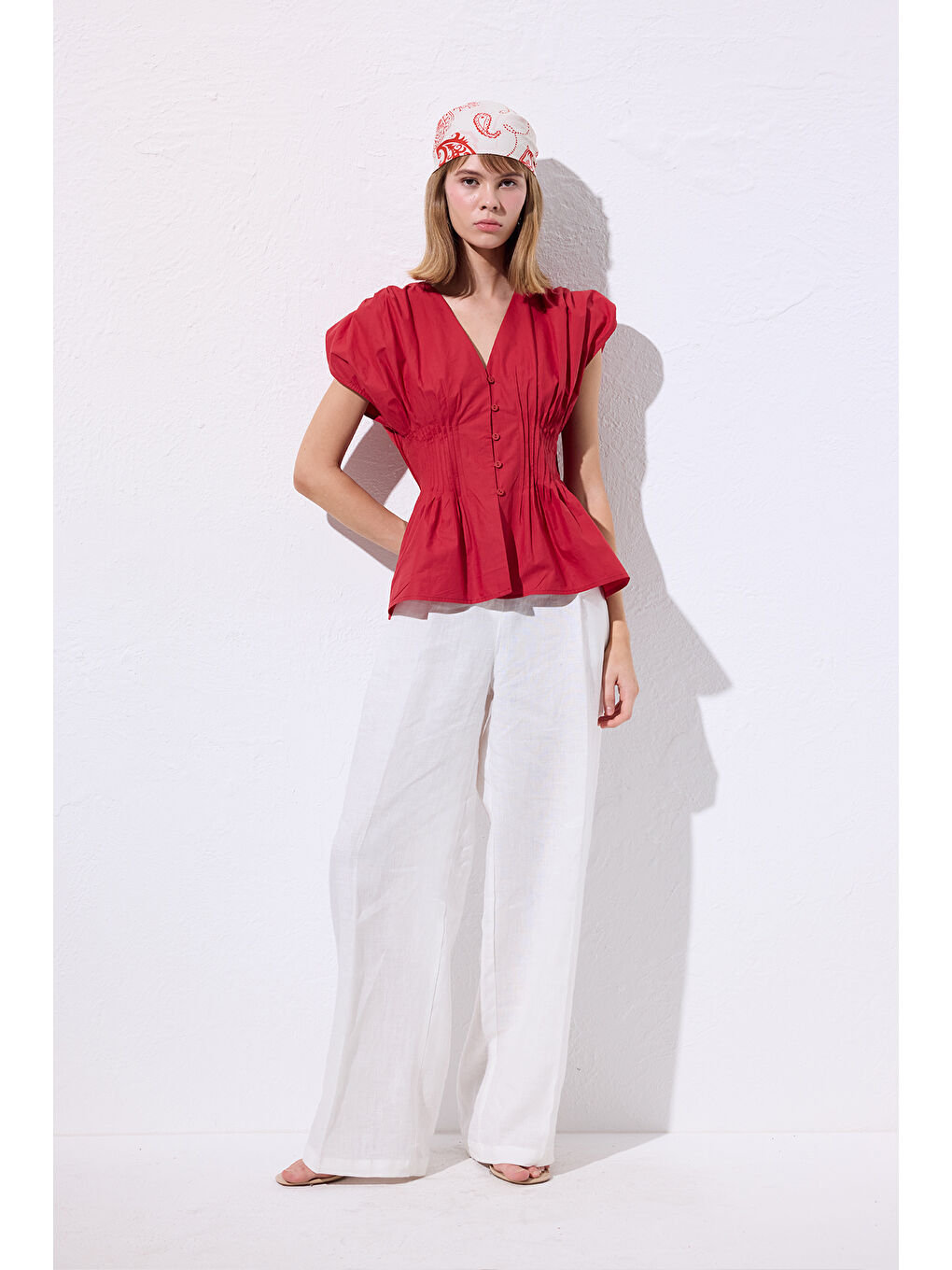 Beli Pile Detaylı Kolsuz Bluz Kırmızı-5