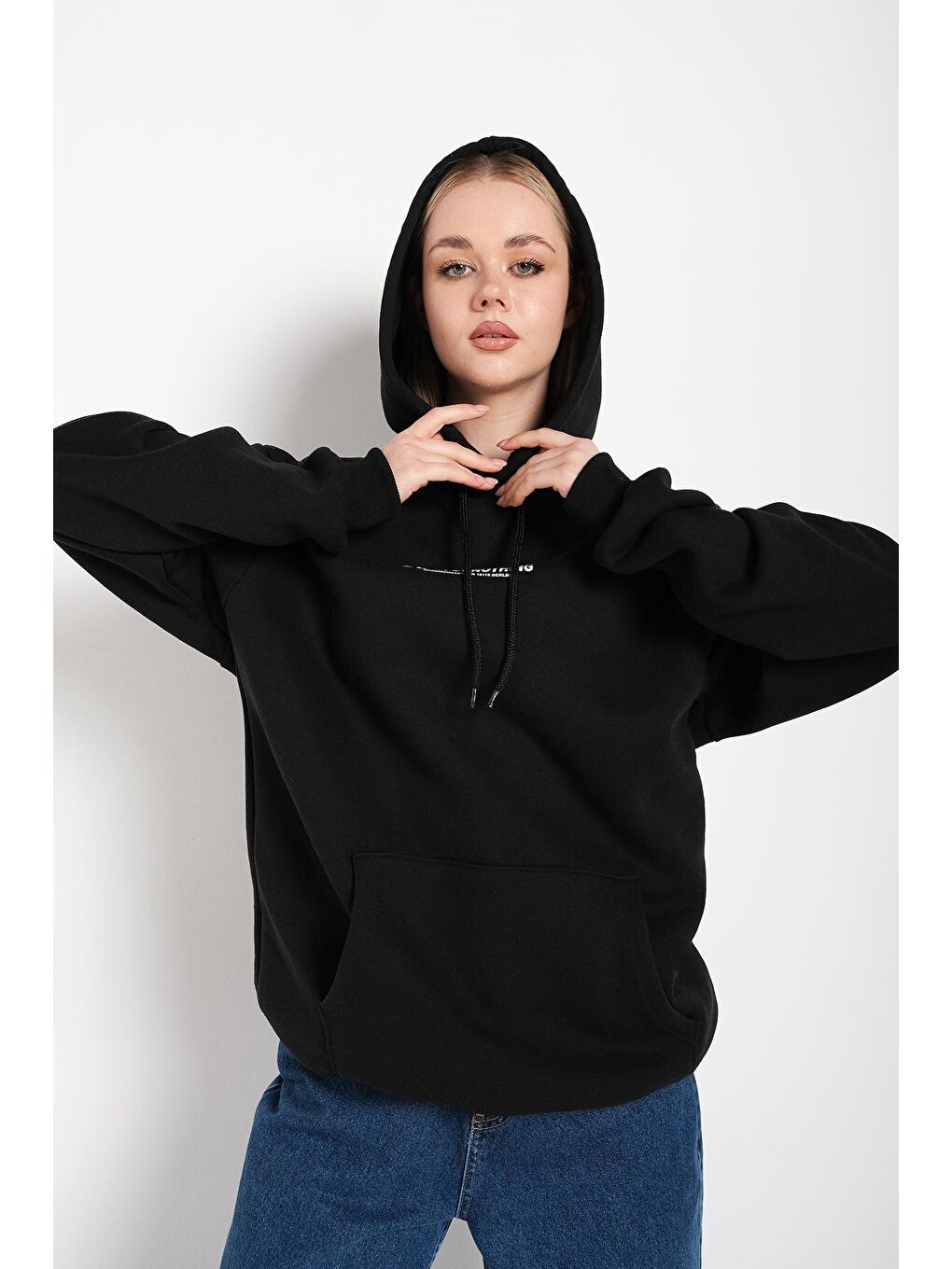 Trendseninle Siyah Kadın SİYAH Mad For Nothing Baskılı Oversize Kapüşonlu Sweatshirt - 3