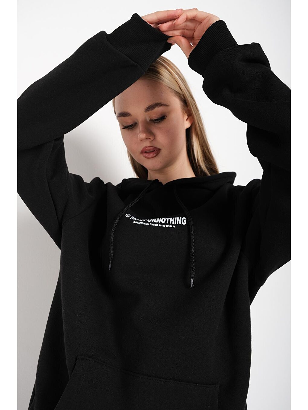 Trendseninle Siyah Kadın SİYAH Mad For Nothing Baskılı Oversize Kapüşonlu Sweatshirt - 4